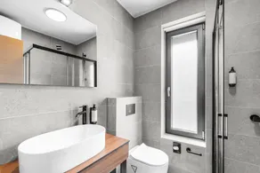 Spacious home with terrace and bubble bath - Image 2