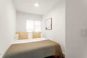 Luxury 3 Bedroom 2 Bath Apartment in Prime Location of NYC - Image 5