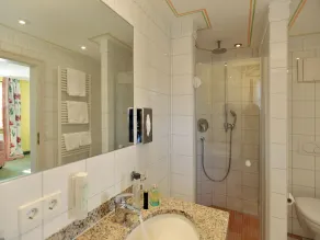 Kornberg junior suite with balcony, 28 sqm, bathroom with rain shower - Image 2