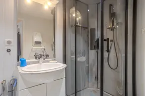 Charming Studio Apartment with Wi-Fi - Image 3