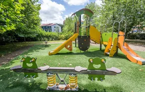 Appart Près des Commerces et la Plage | Accès Piscine Saisonnière! - Image 2