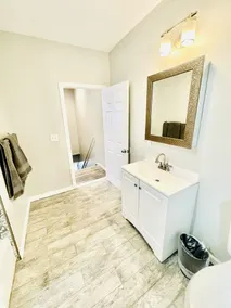 Comfortable Clean Apartment close to all major highways, food and entertainment - Image 4