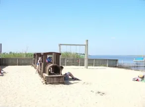 Part Of A Duplex 1-Block To Ocean+Bay Beaches, 2 Bedrooms, 1 Bathroom - Image 3