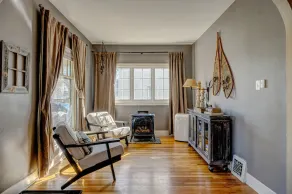 Walk to historic downtown, cozy, pets welcome! - Image 3