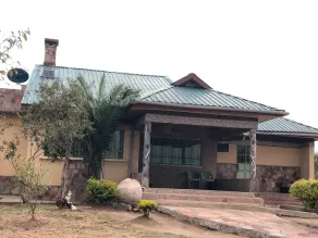 Giraffe Lookout House - Image 5