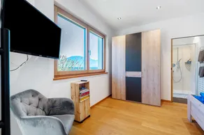 Modern Apartment \"3 Weger\" with Panoramic Mountain Views, Balcony, and Wi-Fi - Image 2