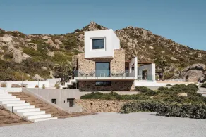 2 minutes walk from Plaka Beach, jacuzzi and infinity pool - Image 2