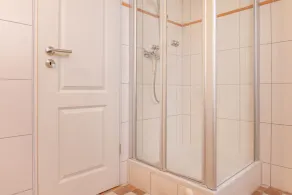 Dieses Charmante Nurdachhaus von 1972 Befindet Sich in Wunderschöner Lage von Al - Image 3