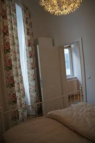 Lugnt läge med balkong och ändå i ett par minuter i centrum - Image 5
