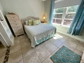Sea Glass Cottage – 2 Blocks to Sand & Surf 🏖️ - Image 4