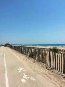 APARTAMENTO EN vieja mansión con piscina, parking y playas de 8 km - Image 4
