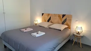 A charming stone house, completely renovated, with a swimming pool; sleeps 12 - Image 4