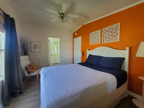 Bayfront cottage offers amazing views of the water and Assateague Island - Image 3
