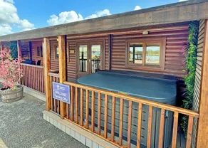 Comfortable lodge that sleeps four people, ideal for families. - Image 5