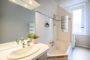 APARTMENT , QUIET, LUXE at the FOOT CATHEDRAL REIMS (WIFI,NETFLIX) - Image 2