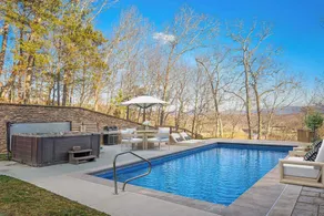 Riverbend Lodge Spacious Riverfront Home with Hot Tub Pool & Mountain view - Image 5