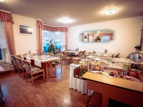 Triple Room, Shower/Toilet, Single Bed/Double Bunk Bed - Hotel Heinz - Image 3