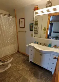 Convenient, cozy, and colorful 2 Bed/1 Bath Home - Image 2