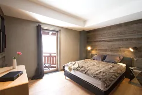 Chalet Montagnard avec bain à remous + sauna privés! Proche du télésiège - Image 4