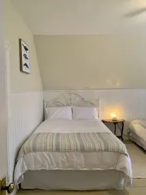 Oceanfront cottage.  Steps to the beach, pet & family friendly. . - Image 3