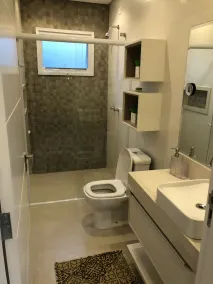 Casa em condomínio fechado a 80 metros da praia com piscina - Image 3