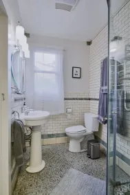 Fantastic Bungalow with Hot tub, Decks, Close to everything, modern and clean - Image 4