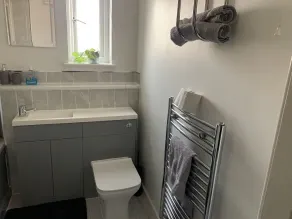Lovely 2-bed Apartment in Wallasey, Sleeps 4 - Image 3