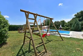 Casa vacacional con piscina, parque infantil y amplio jardín - Image 4