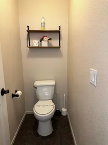 Minutes to spring training, and large comfortable 5 bedroom home.   - Image 2