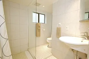 Udenfor kro-nyrenoveret, åbent layout, stor gård, gåtur til strand, spa, kajakker - Image 3