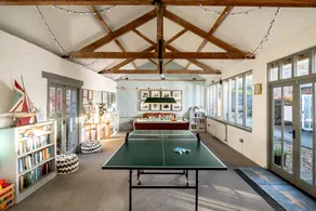 Cosy converted barn, luxury indoor heated pool tennis courts and hot tub - Image 5