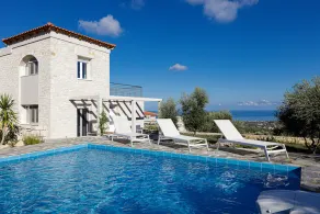 Comfortable villa with pool - Image 5