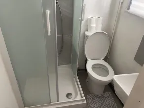 Lovely 1 bedroom flat 5 minutes walk from station - Image 2