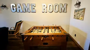Spacious Retreat~ Hot Tub~ Stunning Views~ Game Room - Image 2
