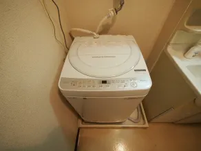 Rm 401: NEST 3mins to the Nearest Subway. Free wifi - Image 2