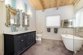 Sandy beach house property in Ottawa Valley - Image 2