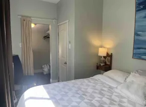 Pet friendly lane home, Mins away from mtns & waterfront city of North Vancouver - Image 5