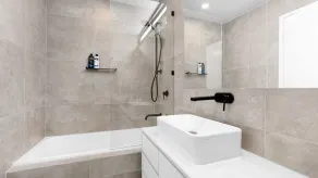2 Indigo - quality apartment in coveted location 3 Month Rentals - Image 4