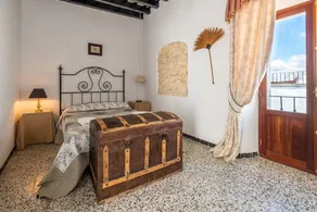 Charming Town House \"La Casa del Agua\" in Prime Location - Image 3
