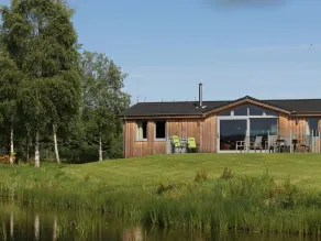Exceptional lodge in private woodland with luxury steam room - Image 3