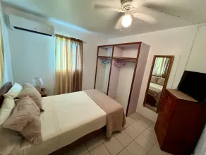 House seconds from the beach - Image 3