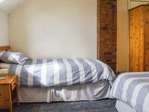 3 chambres à coucher à Leek - Image 4