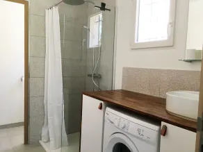 À 5 min à pied de la plage des Lecques, notre jolie maisonnette vous accueille ! - Image 2
