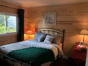 Waterfront honeymoon holiday home - Image 5