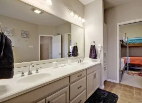 San Marcos River House I 2 Pickleball Courts I Sleeps 20+ l Hot Tub l 3 acres - Image 2