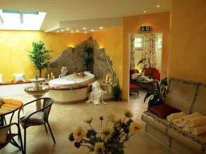 Appartement mit Kleinküche, gemütlicher Einrichtung und Balkon - Image 4