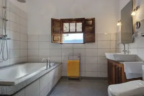 Bekvämt fritidshus med uppvärmd pool, fantastisk utsikt och trädgård - Image 4