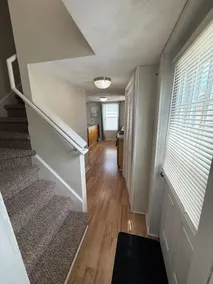 This house is a 1 bedroom(s), 1 bathrooms, located in Warwick, RI. - Image 2