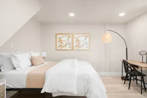 Downtown Lodi l Renovated l 5 Bedrooms l Sleeps 10 - Image 5