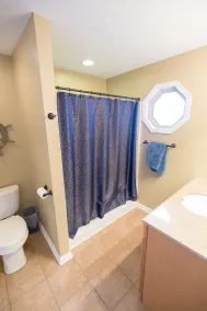 Bridgeview Cottage with Weekday Pontoon Boat Access, and Quiet Peninsula Setting - Image 3
